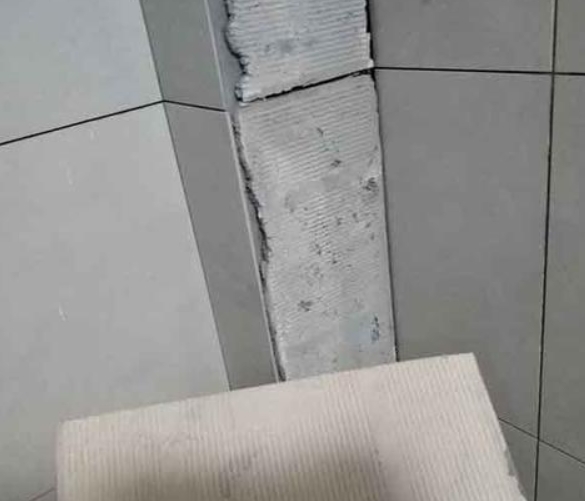 临漳瓷砖空鼓维修公司分享下厨房瓷砖脱落的补救措施。